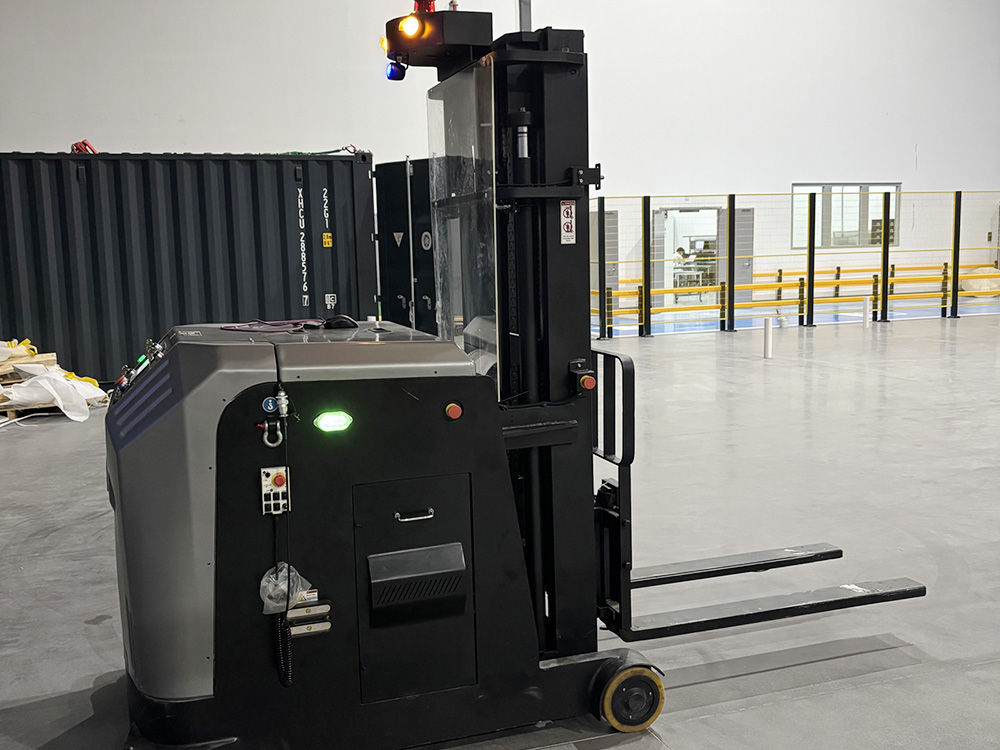 Xe nâng 2 tấn tự hành