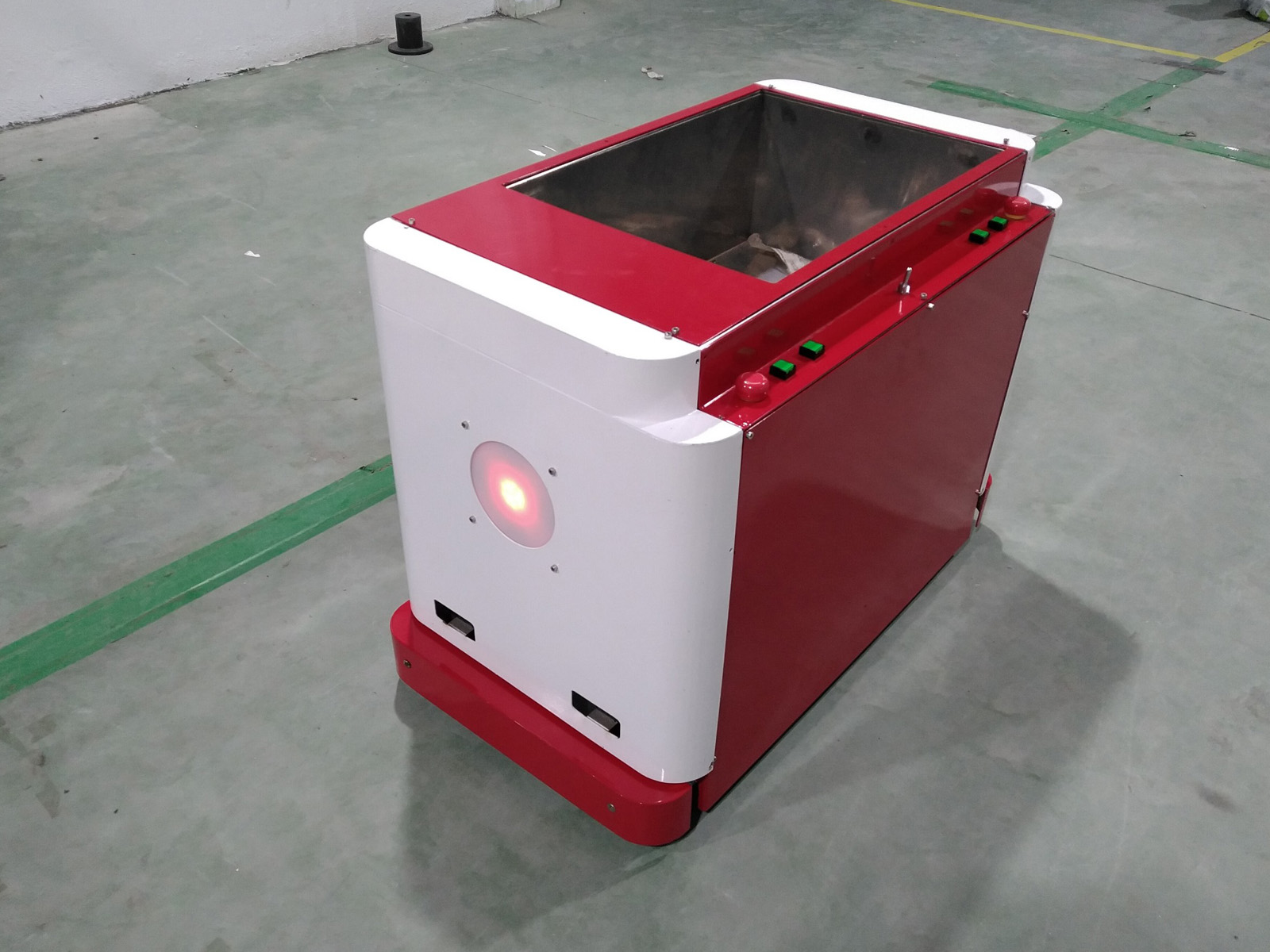 Xe AMR chờ hàng