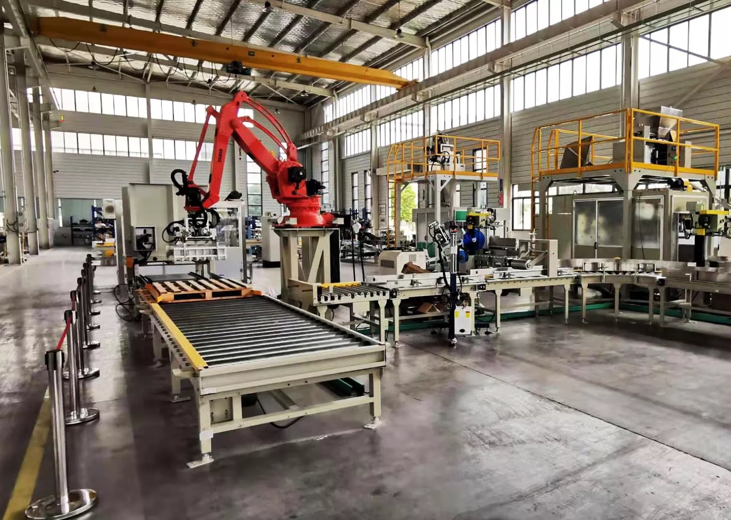Dây chuyền đóng gói và xếp thùng lên pallet