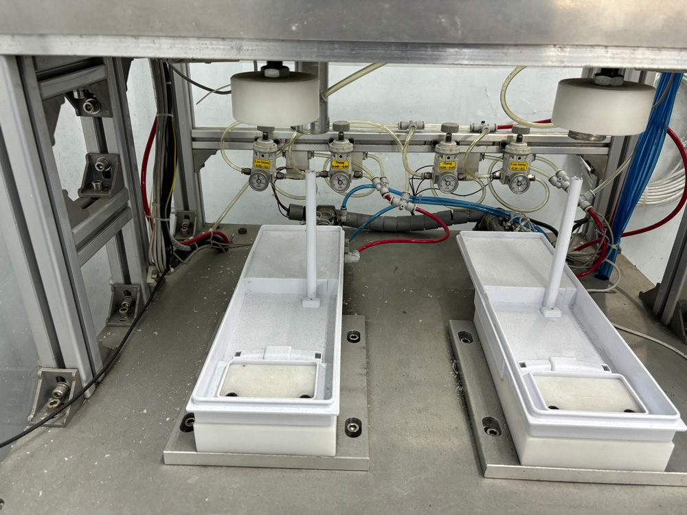 Máy test áp xuất của chi tiết nhựa