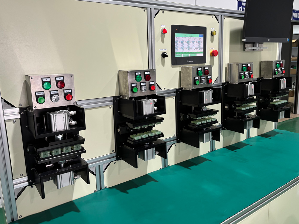 Alternative view of Máy test áp xuất của chi tiết bình chứa